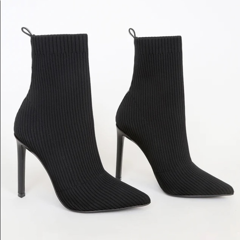 BRAND NEW Steve Madden Dianne Ribbed Sock Boots ✨
